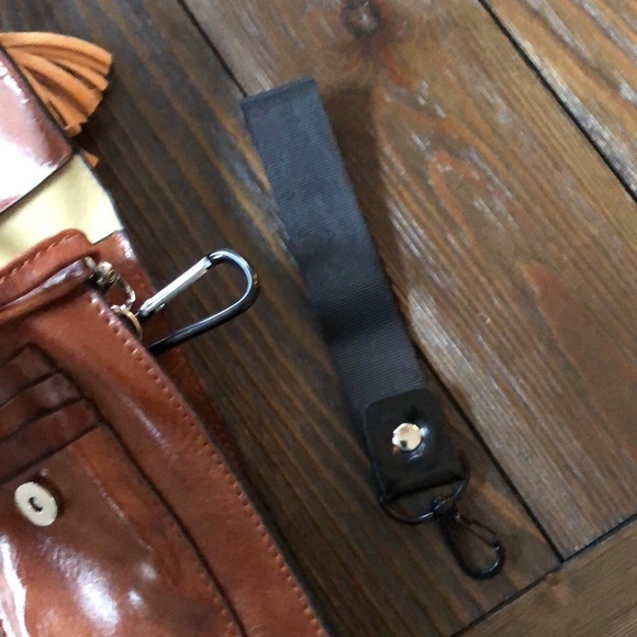 3/$30 Brown vegan crossbody travel wallet/phone case - Picture 5 of 7